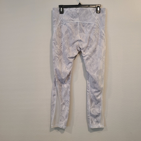 Lululemon Train Times 7/8 pant 25" Jasmine White Multi Leggings - Picture 5 of 9